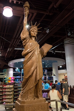 A replica of the Statue of Liberty at Hershey's Chocolate World in New York New York hotel in Las Vegas