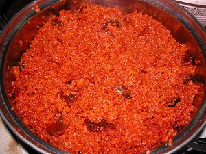 Glutious rice made with extraction from ripe fruits of M. cochinchinensis, Vietnamese style